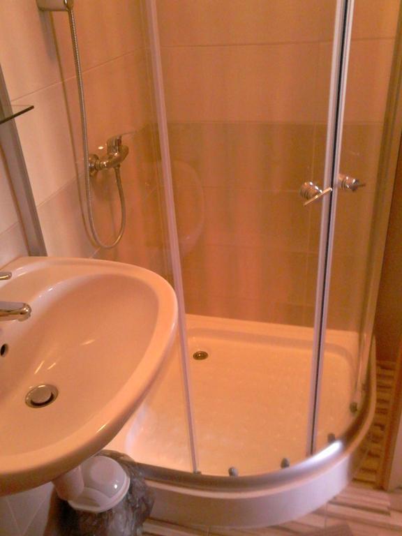 Rooms Josip Korenica Luaran gambar