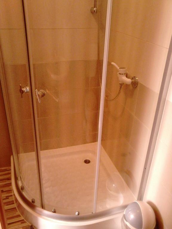 Rooms Josip Korenica Luaran gambar