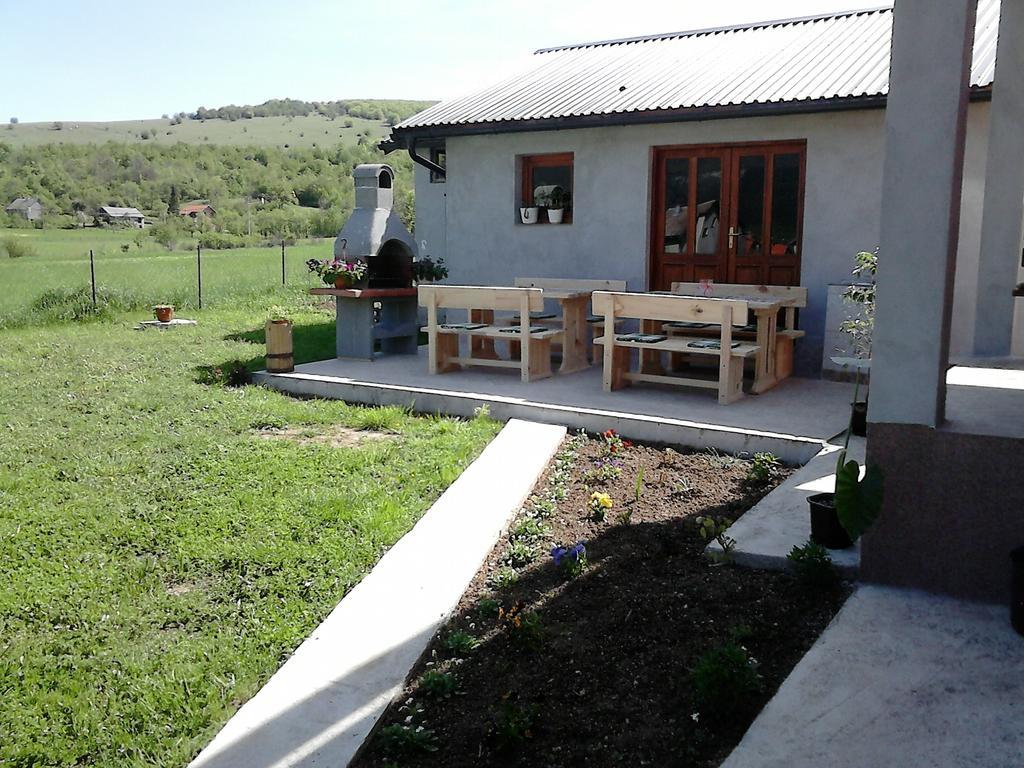Rooms Josip Korenica Luaran gambar