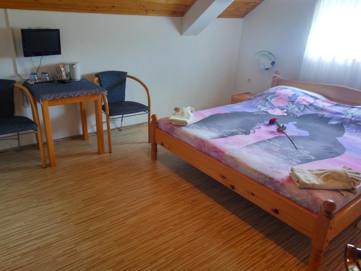 Rooms Josip Korenica Luaran gambar