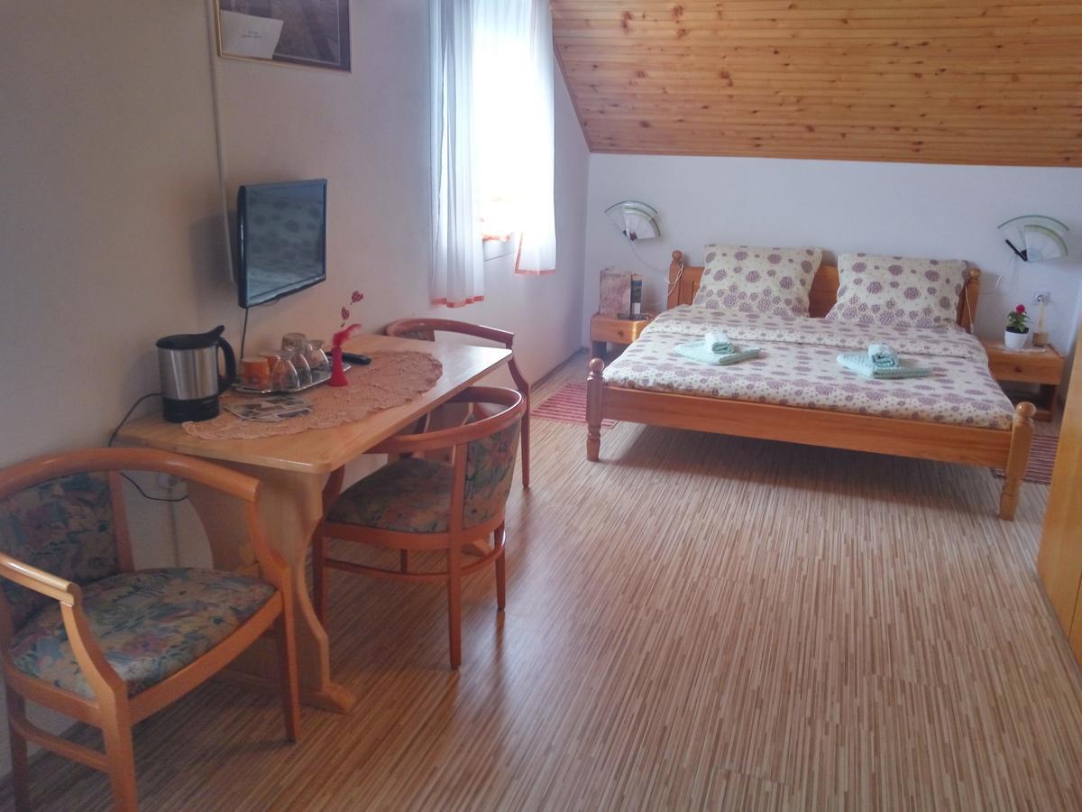 Rooms Josip Korenica Luaran gambar