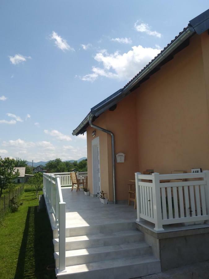 Rooms Josip Korenica Luaran gambar