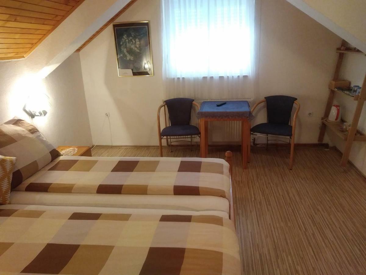 Rooms Josip Korenica Luaran gambar