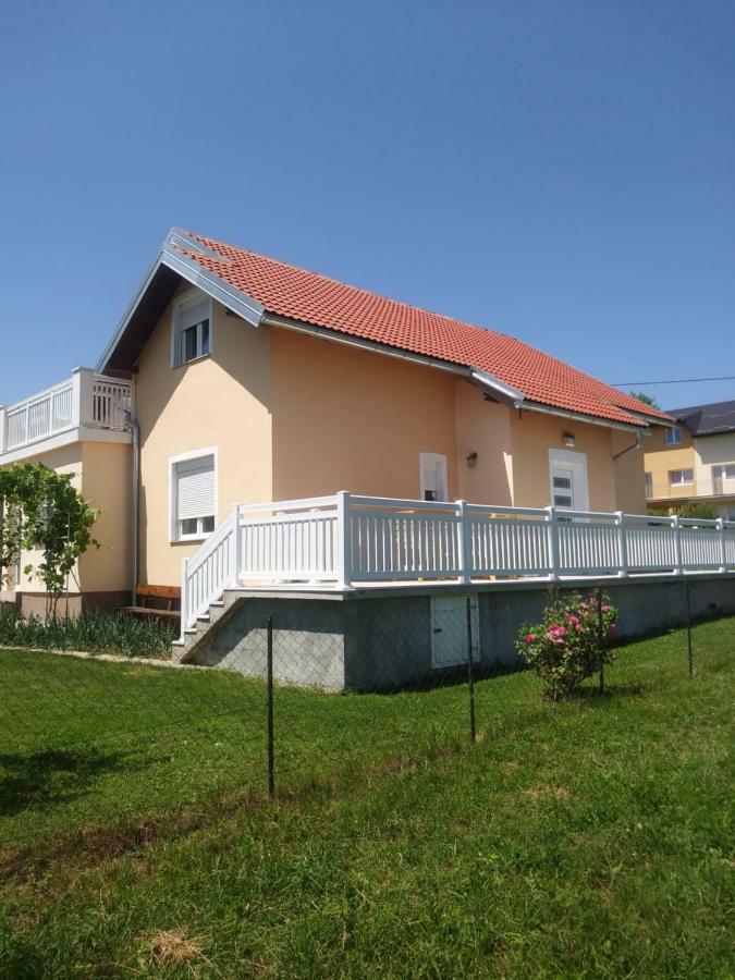 Rooms Josip Korenica Luaran gambar